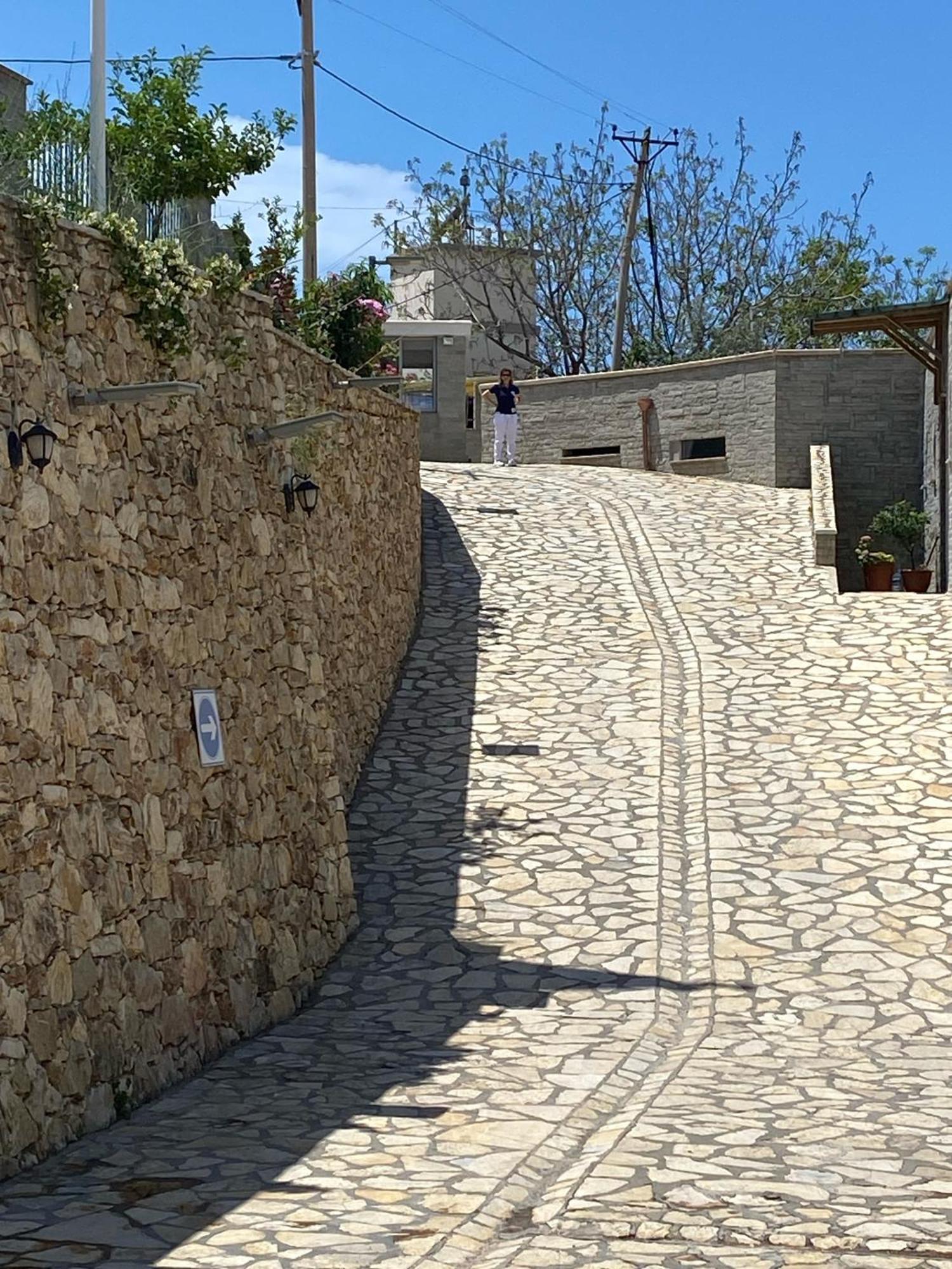 Aldi'S Guest House Vlore Exterior photo