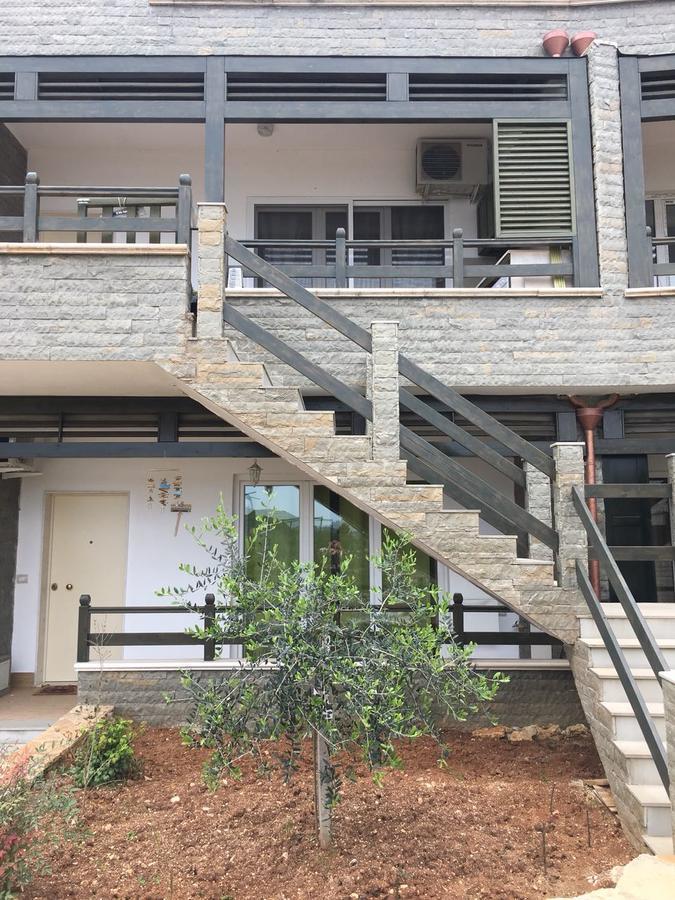 Aldi'S Guest House Vlore Exterior photo